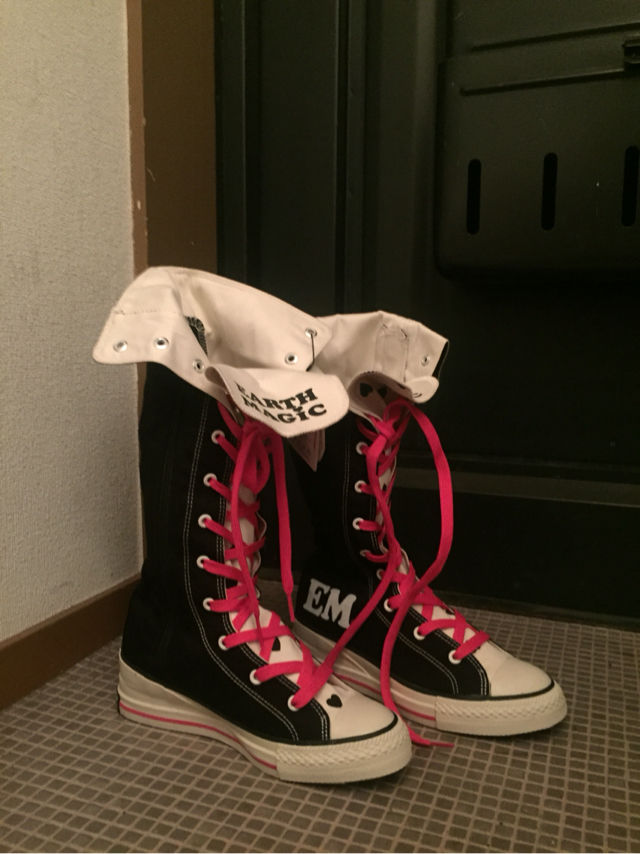 アースマジック雑誌記載人気のブーツ風黒スニーカー 22cm アースマジック フリマアプリ サイトshoppies ショッピーズ