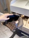 綺麗 美品 ウエス。トポーチHY11