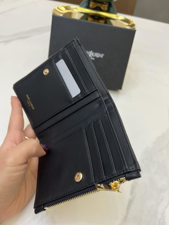 
綺麗イヴ?サンローラン美品! 財。布93B