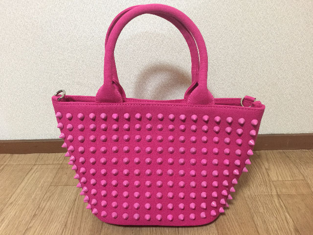 真っピンクのスタッズバッグ005 フリマアプリ サイトshoppies ショッピーズ