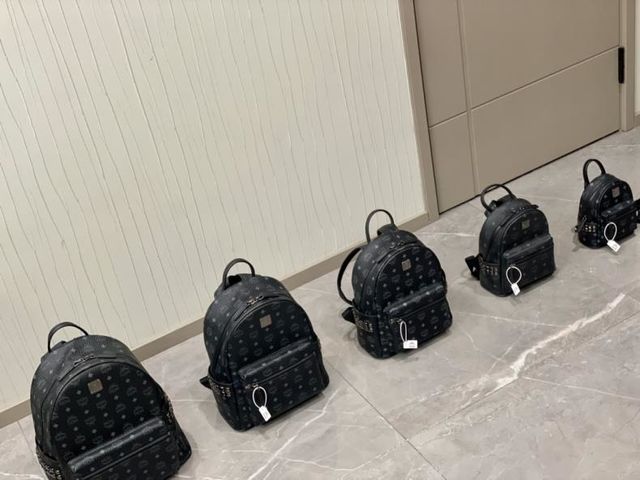
美品!Mcmバッグ 大人気9U5
