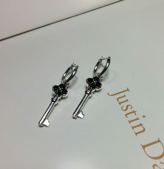 Justin Davis イニシャルピアス* 楽天市場】【中古】JUSTIN DAVIS