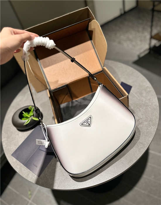N級品　スーパー品質極美品バッグ　佐川送料込-D-8
