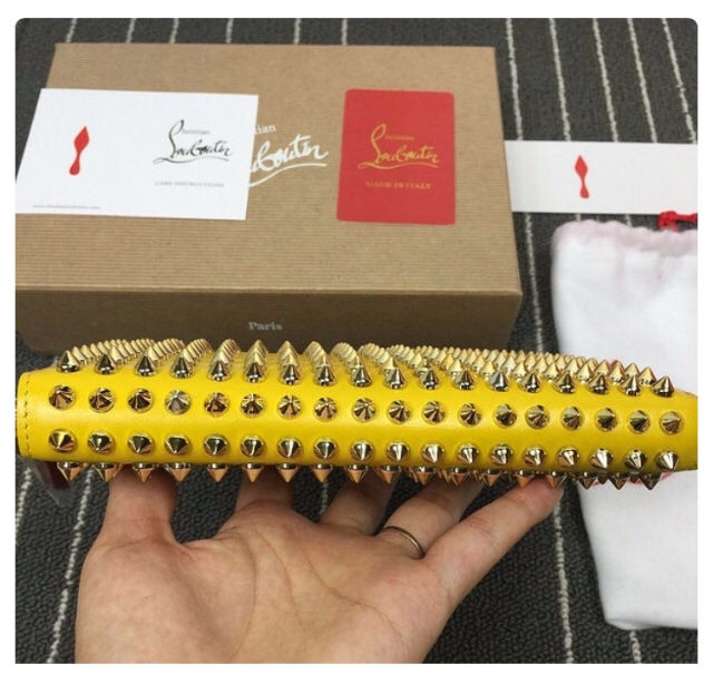 新品 ルブタン 長財布 スタッズ イエロー 黄色(クリスチャン