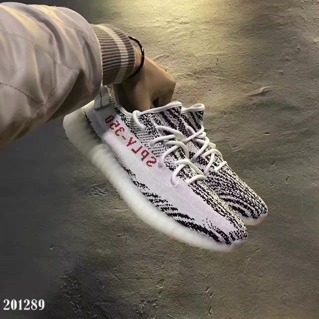 
アディダスYEEZYBOOTS350スニーカー