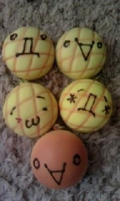 顔文字パンのキーホルダー５点セット W フリマアプリ サイトshoppies ショッピーズ