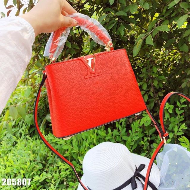 
新品 綺麗なハンドバッグ　