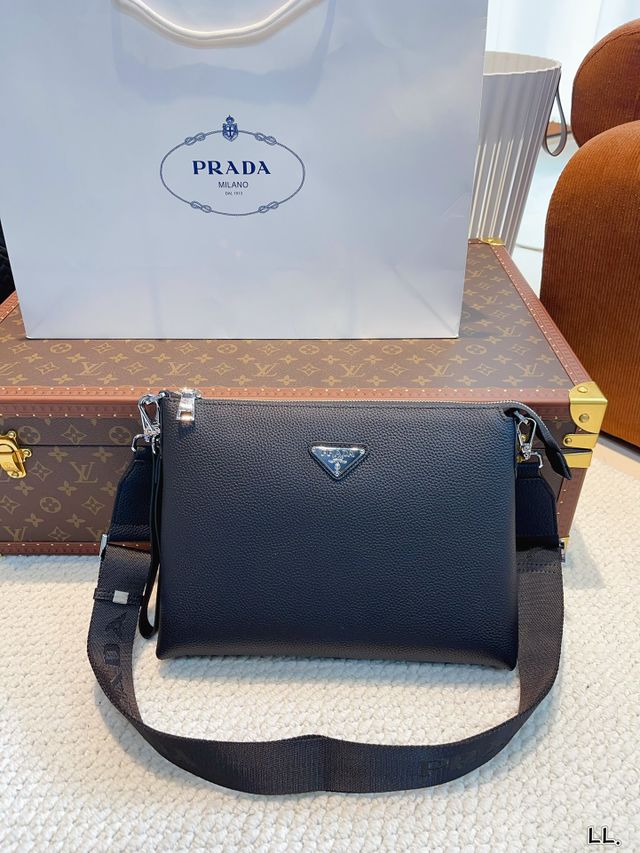 Prada
16358番