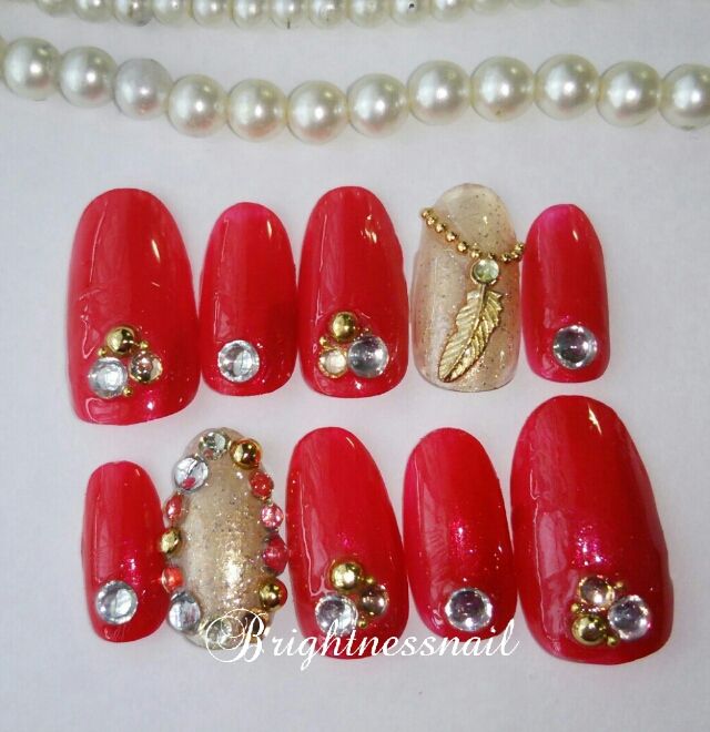 レッド ゴールドフェザー囲みスタッズ秋ネイル フリマアプリ サイトshoppies ショッピーズ