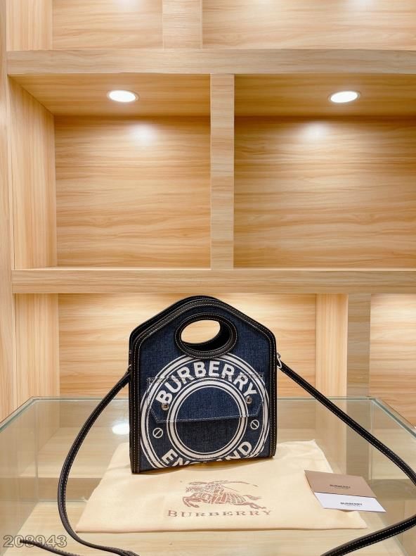 
ファッションバーバリー大人気 新品AV93