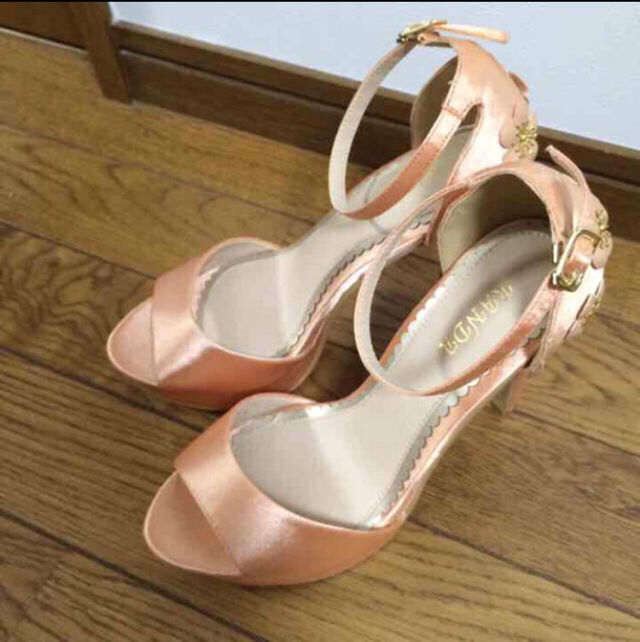 【美品】立体フラワーサンダル