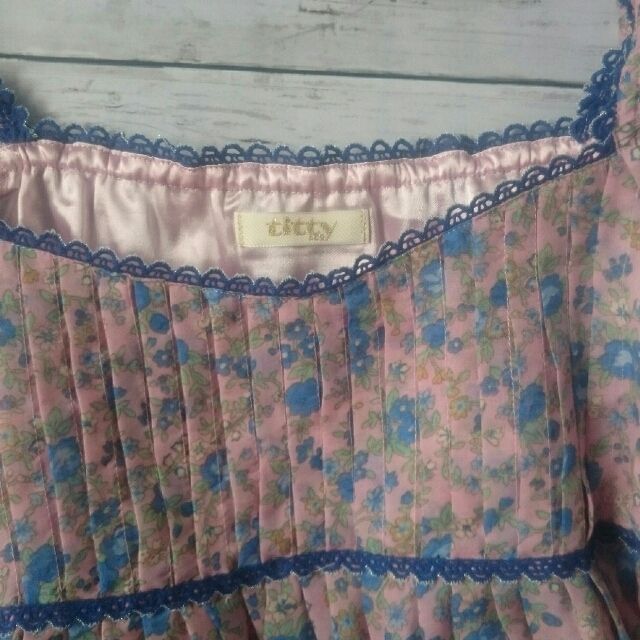 美品！titty&Co.レースパイピング花柄夏生地ワンピ