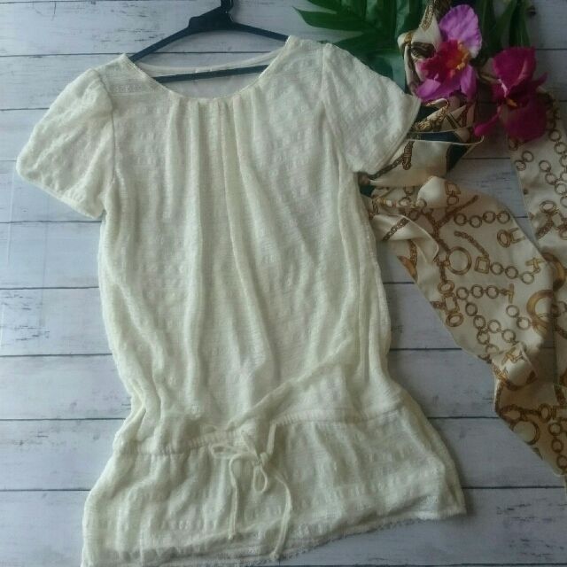 美品！anysisビーズ付総レース&times;チュニックカットソー
