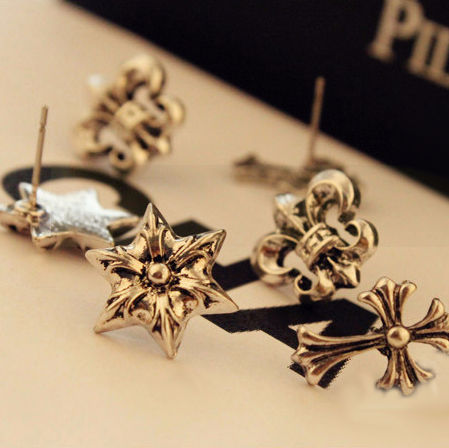 専用出品!!CHROME HEARTS フラワーモチーフ ピアス クロムハーツ風 ピアス フローラル - フリマアプリ&サイト
