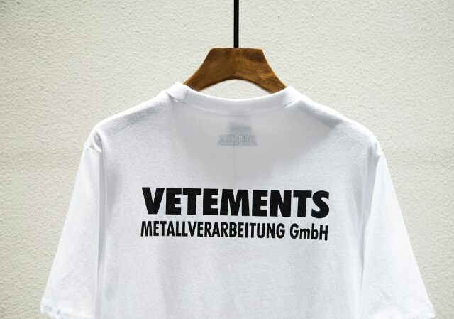 VETEMENTS ヴェトモン Tシャツ ホワイト 半袖