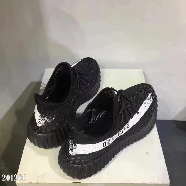  YEEZYBOOTS350スニーカー