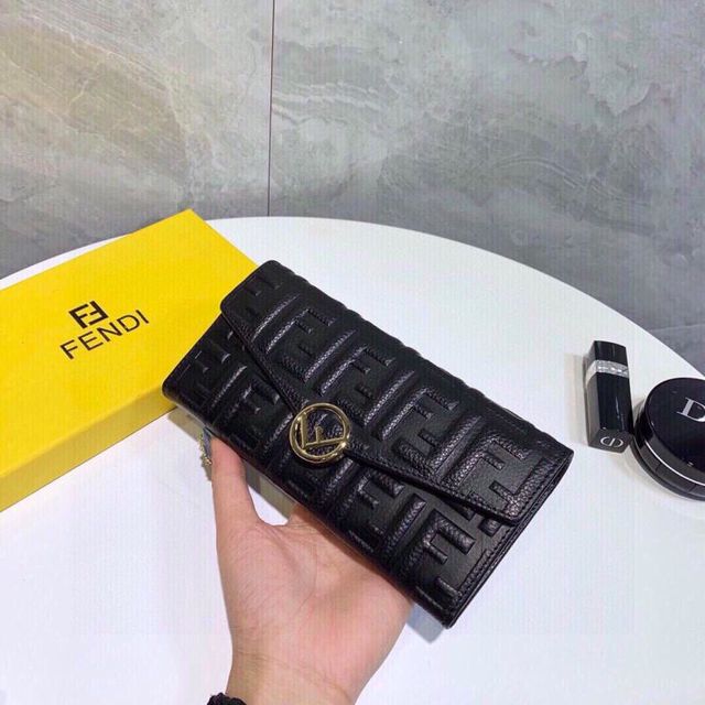 超人気美品Fendi 財。布新品 お早めに！B0K