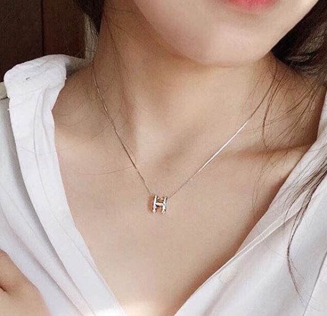 美品✨　グッチ　ネックレス　サークル　ロゴ　刻印　チャーム　シルバー　925 38301360 超キラキラ925シルバー刻印あり！Hマークネックレス