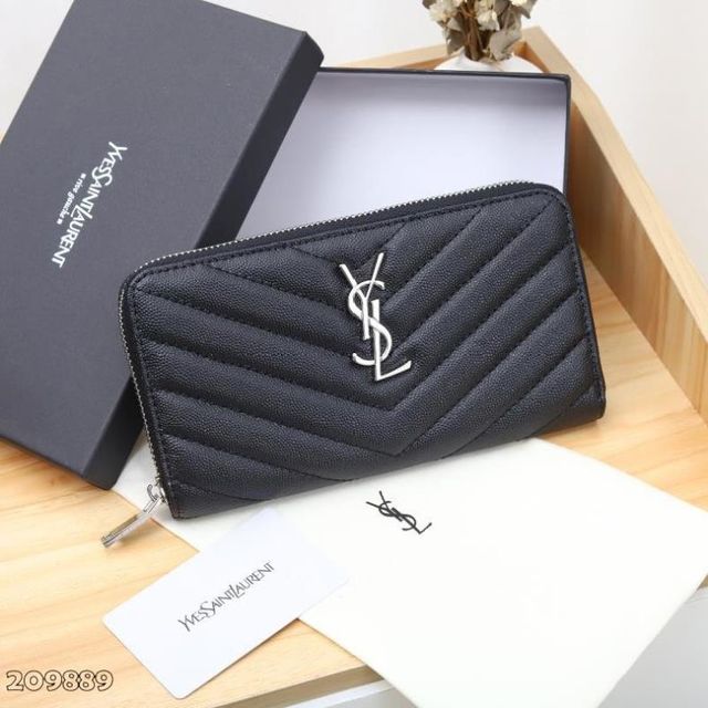 YvesSaintLaurent綺麗美品人気定番財。MN92