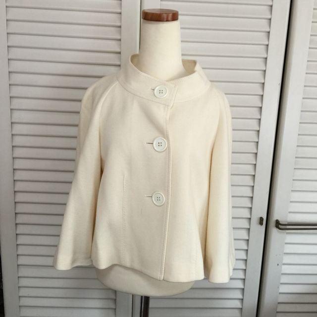 美品ルスークオフホワイトのコート