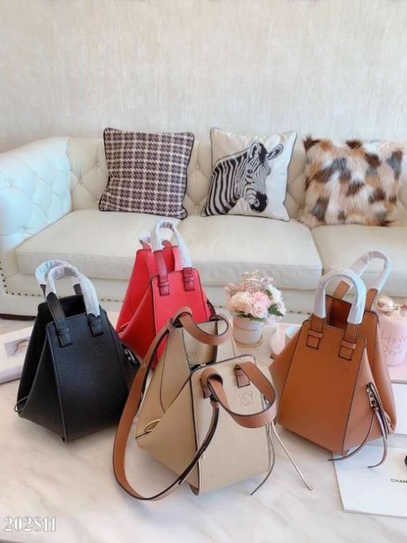 
新品Loewe綺麗なトートバッグ　早い者勝ち