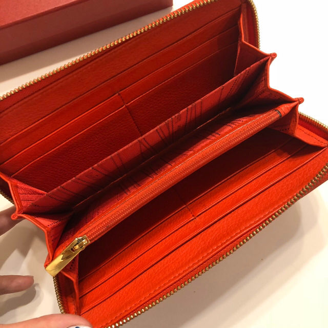 フェラガモ　財布　レッド　長財布