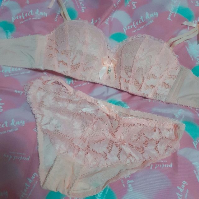 ピンクレース 上下セット