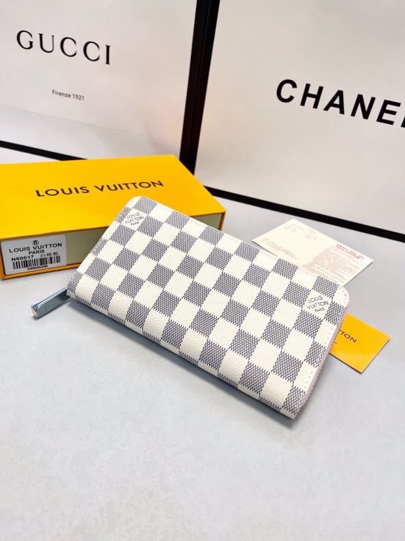 超人気美品  財。布新品 ！B0F