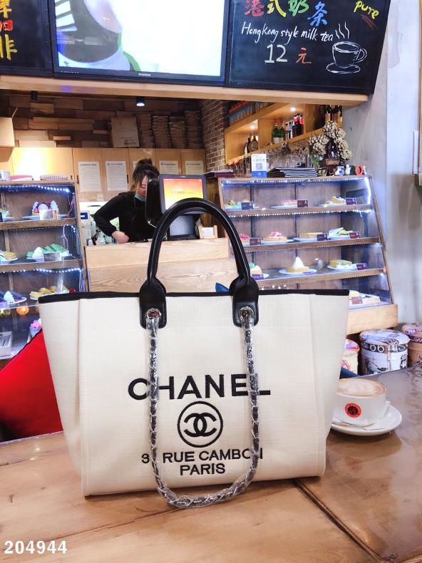     綺麗 美品ハンドバッ。グ