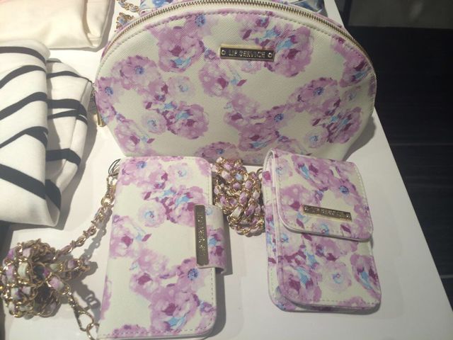 バブルフラワーiphoneケース リップサービス Lip Service フリマアプリ サイトshoppies ショッピーズ