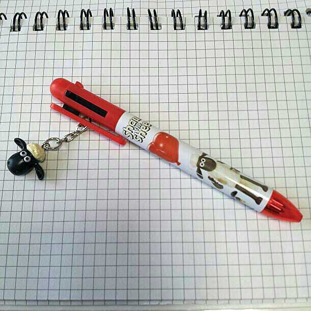 ひつじのショーンマスコット付３色ボールペン シャープペン フリマアプリ サイトshoppies ショッピーズ