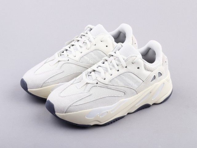 国内発送。最高品質。adidas(アディダス)スニーカー