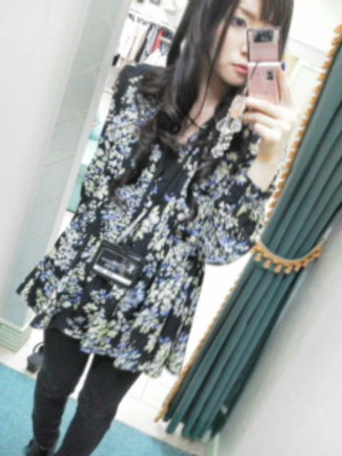 Cocodealココディール 花柄チュニックブラウス ココディール Coco Deal フリマアプリ サイトshoppies ショッピーズ