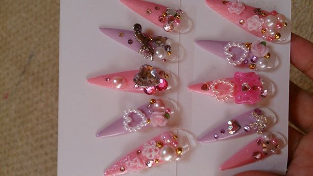 バレンタインピンク 紫 リボンハート 鬼ポロングネイル ノーブランド フリマアプリ サイトshoppies