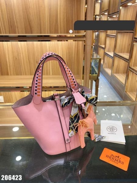 綺麗 美品ハンドバッ.グ