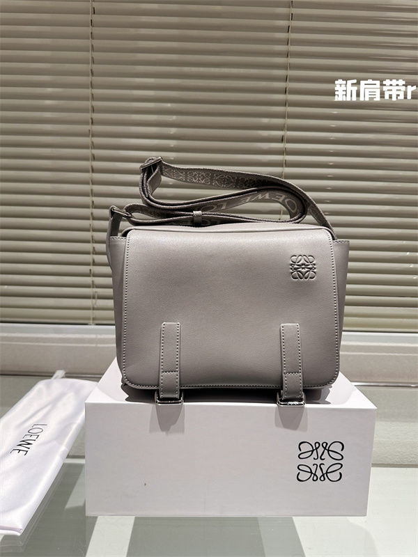 美品loeweバッグ　日本発送