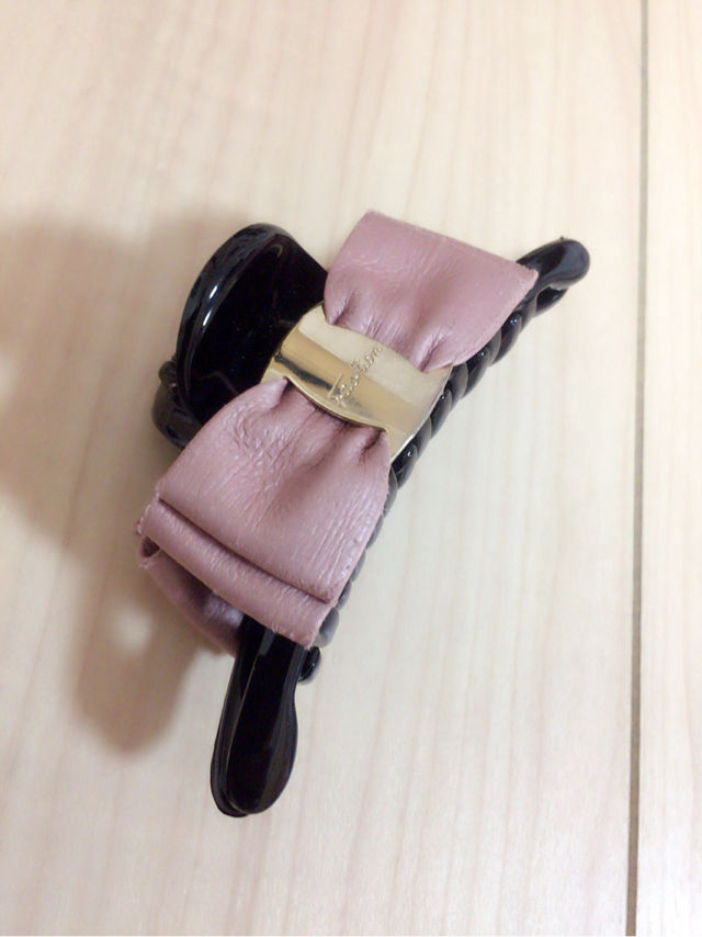 フェラガモ レザー風ワニクリップ 新品 ピンク