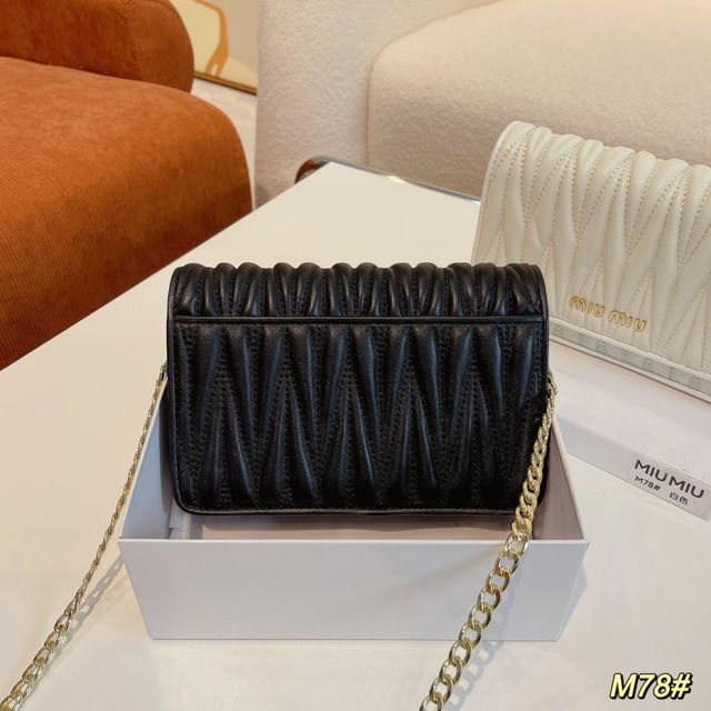 国.内発。送MiuMiu定番人気ショルダーバッグ お早8C5