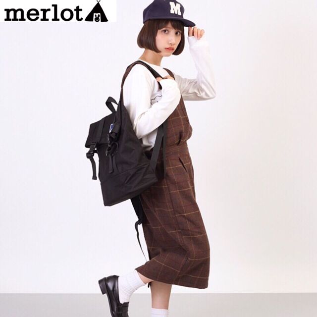 新品送料無料メルロー スクエア型口折れリュック ブラック フリマアプリ サイトshoppies ショッピーズ