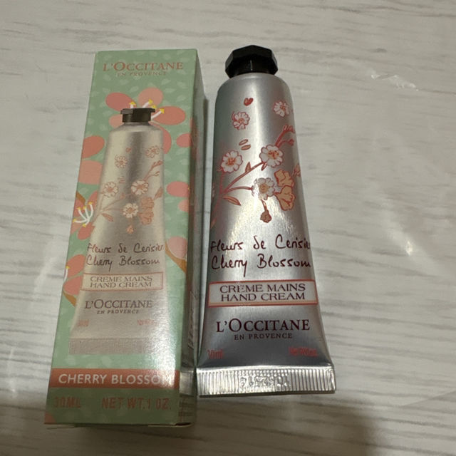 L'OCCITANEハンドクリーム チェリー