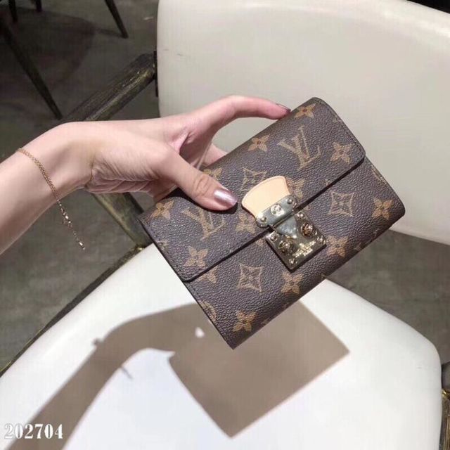 綺麗美品　高質LouisVuitton長財。布　国.内発。送