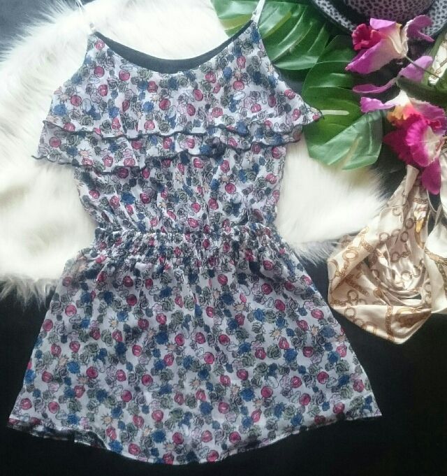 美品！グラッドニュース花柄&times;唇&times;英ロゴシフォンワンピース