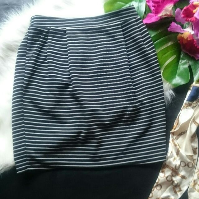 新品！アルシーヴウエストタック付きボーダースカート