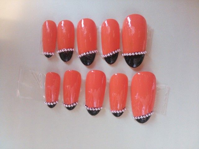 バイカラーオレンジブラックネイルチップ ノーブランド フリマアプリ サイトshoppies ショッピーズ