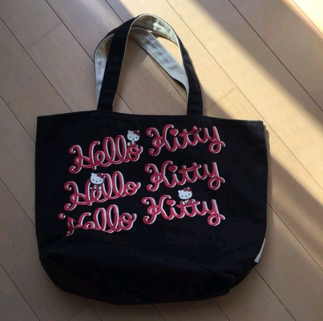 ハローキティトートバッグa4入ります送料込みキャンバス生地 ユニクロ フリマアプリ サイトshoppies ショッピーズ