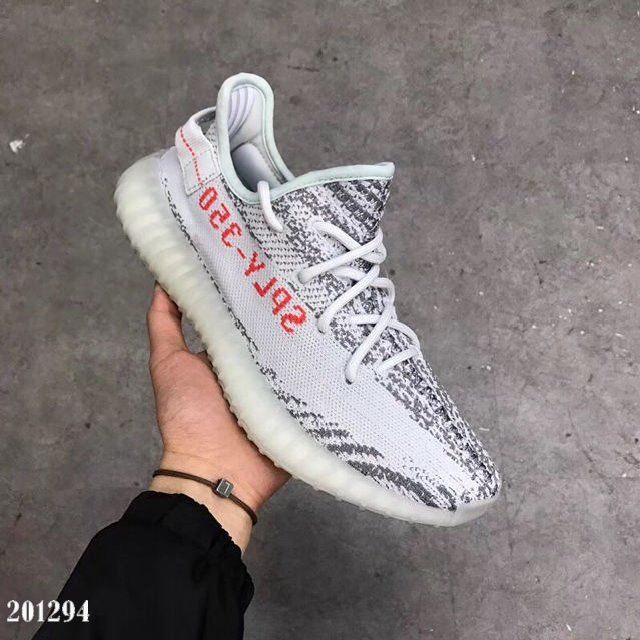  YEEZYBOOTS350スニーカー