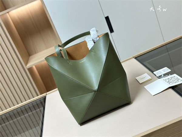 美品loeweバッグ　日本発送