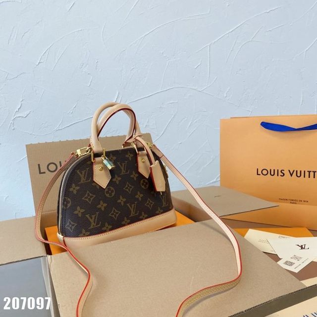 LouisVuitton綺麗 美品 ショル。