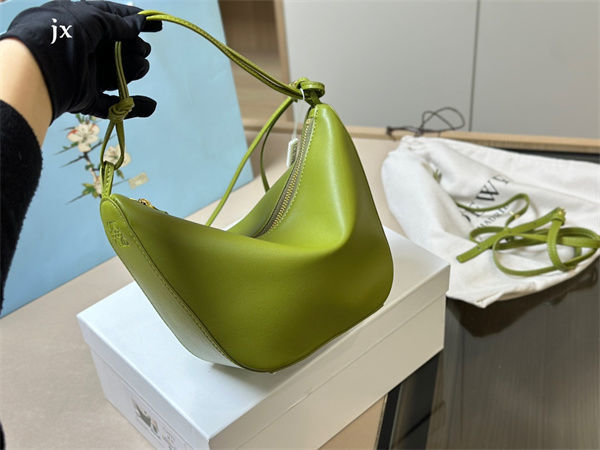 美品loeweバッグ　日本発送