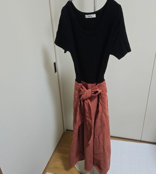 Andemiu アンデミュウ　ワンピース　切り替え　膝丈